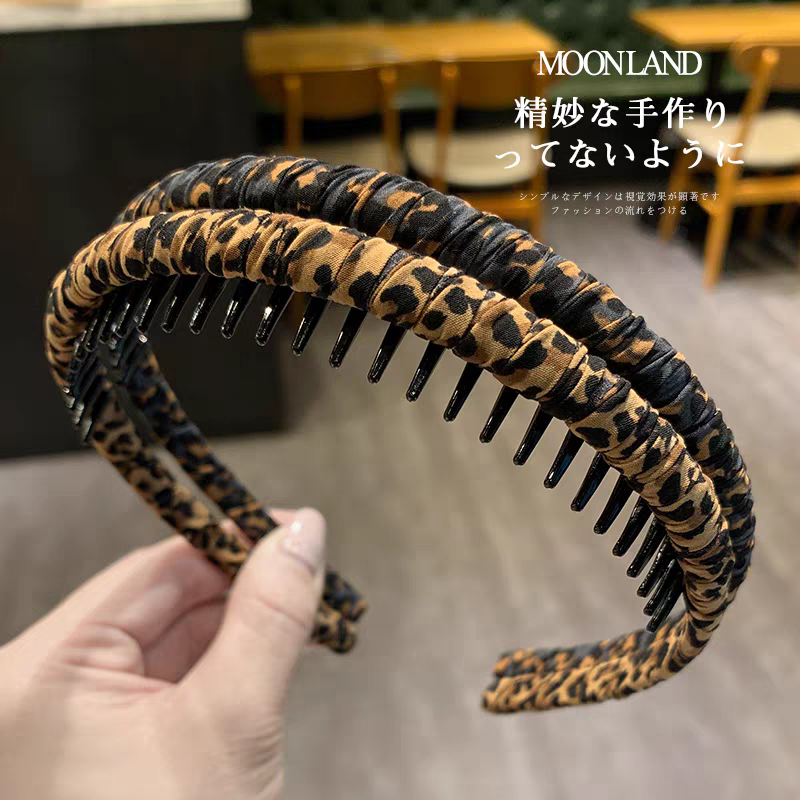 2024年
夏季百搭女士饰品 发饰头饰 美丽串珠发箍 塑料头箍 轻巧耐用时尚发箍豹纹流行