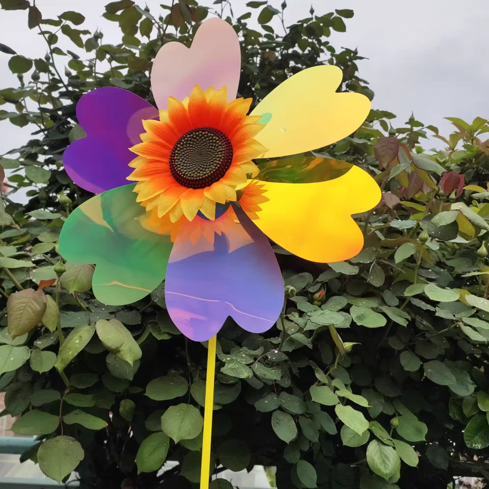 炫彩彩色向日葵风车儿童手持装饰木杆炫彩旋转户外产品图
