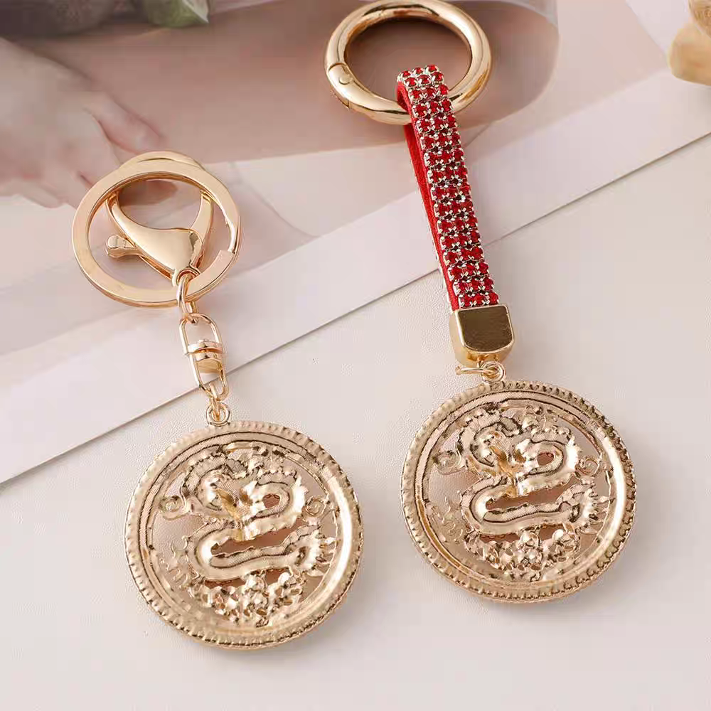 New creative Chinese wind dragon keychain made of alloy for the 12 Chinese zodiac dragons, metal dragon car pendant, zodiac year gift keychain Application Scenario