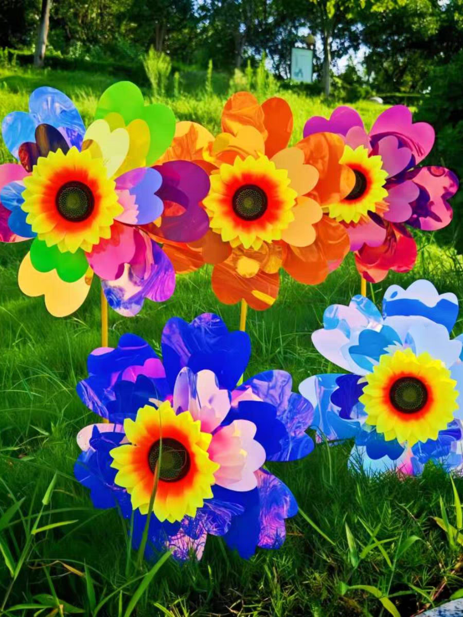 Colorful gradient double-layer windmill children's toys, hand-held gifts, outdoor seven-color windmills wholesale, street stall small commodities Application Scenario