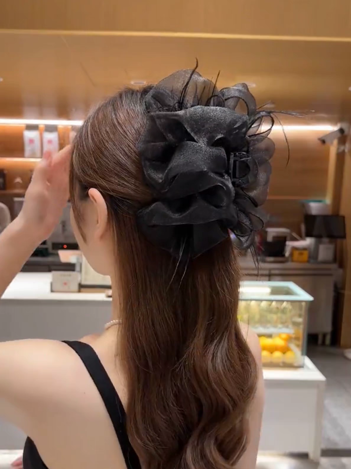 黑羽毛泡泡抓夹蝴蝶结发夹高级感盘发鲨鱼夹超大号发卡发饰显发量