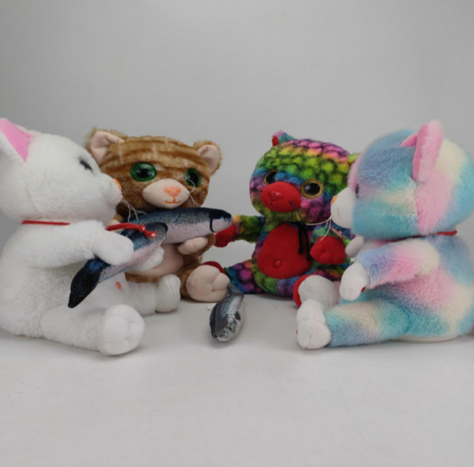 Eye-catching fish-hugging cat simulation animal children's toy: Eye-catching + learning to speak + swinging figurine children's toy