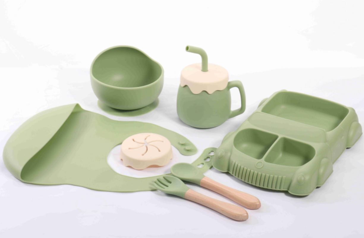 Factory's new product, 8-piece set of baby silicone dinner plates with large suction cups, cartoon children's car silicone dinner plates