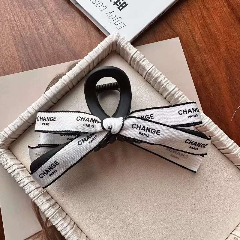 Creative accessories, hair accessories, head accessories series, beautiful hair clips, hairpins, grab clips, fashionable women's hair accessories, unique design, elegant style details Picture