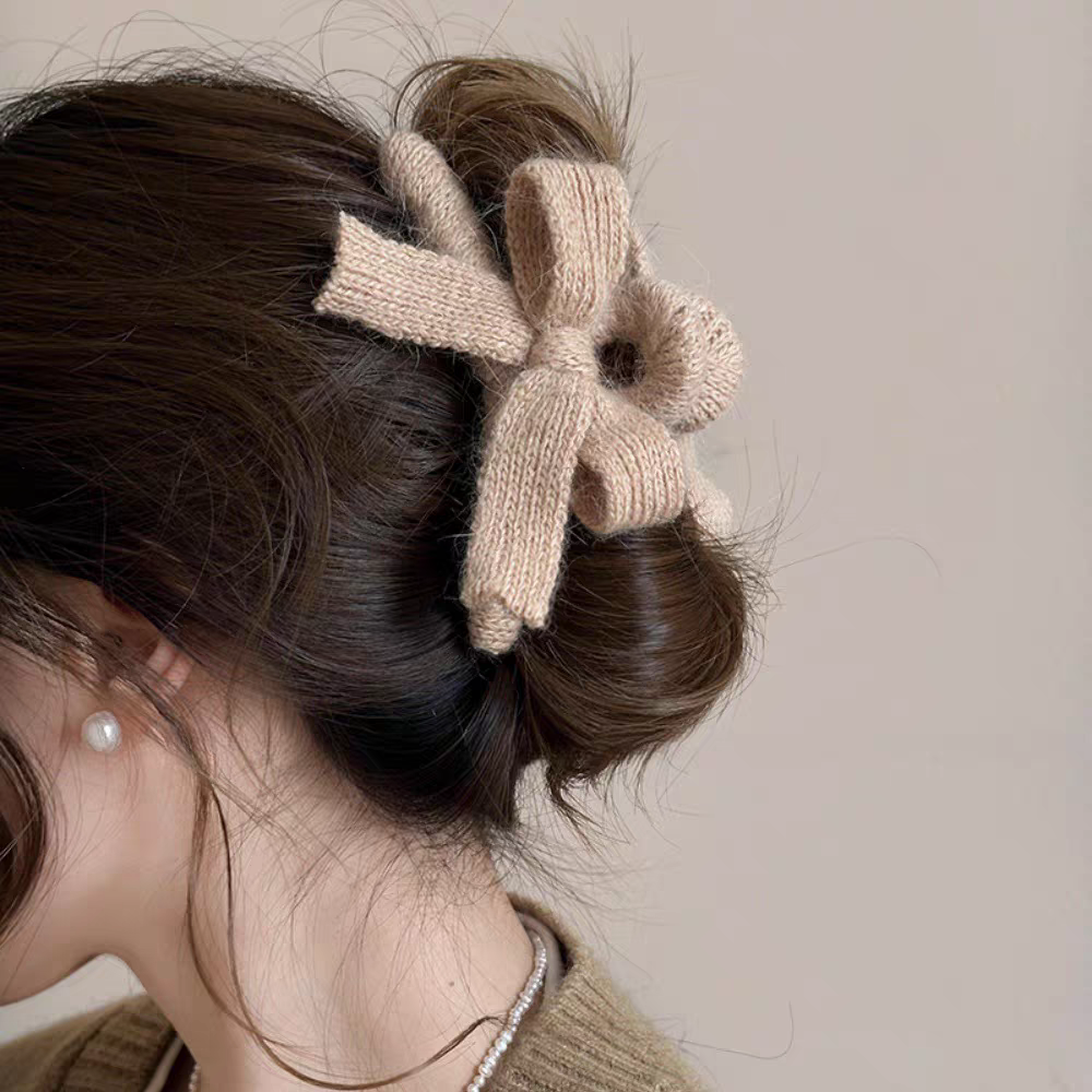 National Trend Series Autumn and Winter bow clip Women 2024 New High-end plush hair clip back head updo shark clip hair accessory Creative jewelry hair accessory detail image 5