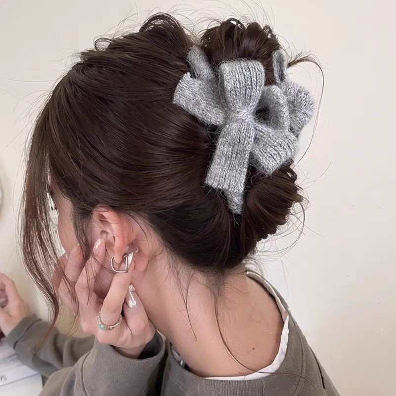 National Trend Series Autumn and Winter bow clip Women 2024 New High-end plush hair clip back head updo shark clip hair accessory Creative jewelry hair accessory detail image 4