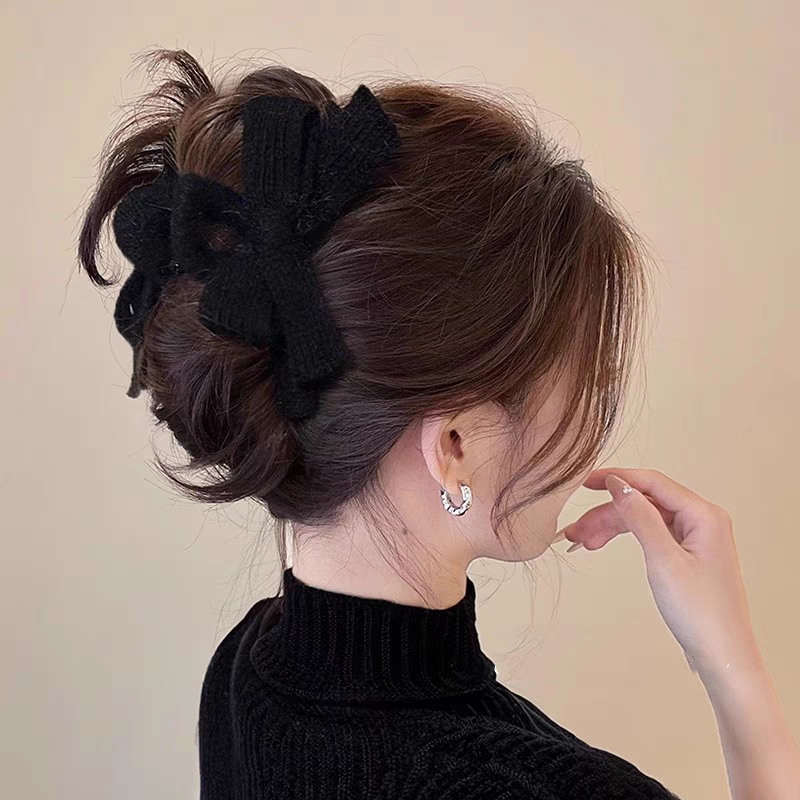 National Trend Series Autumn and Winter bow clip Women 2024 New High-end plush hair clip back head updo shark clip hair accessory Creative jewelry hair accessory detail image 8