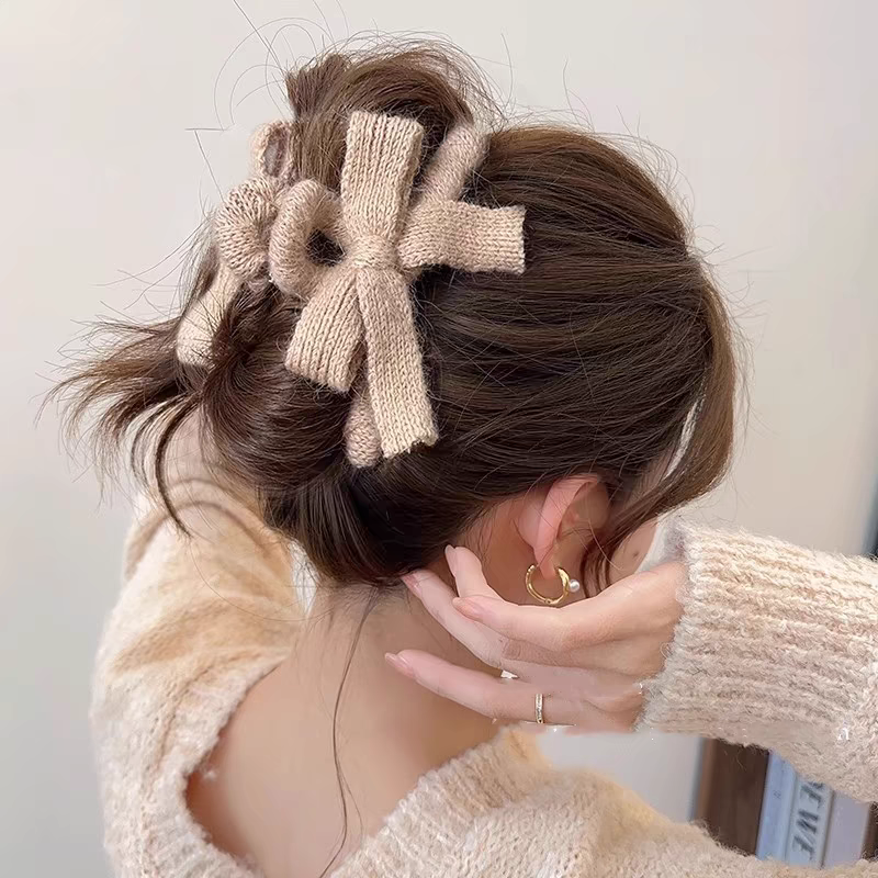 National Trend Series Autumn and Winter bow clip Women 2024 New High-end plush hair clip back head updo shark clip hair accessory Creative jewelry hair accessory detail image 2