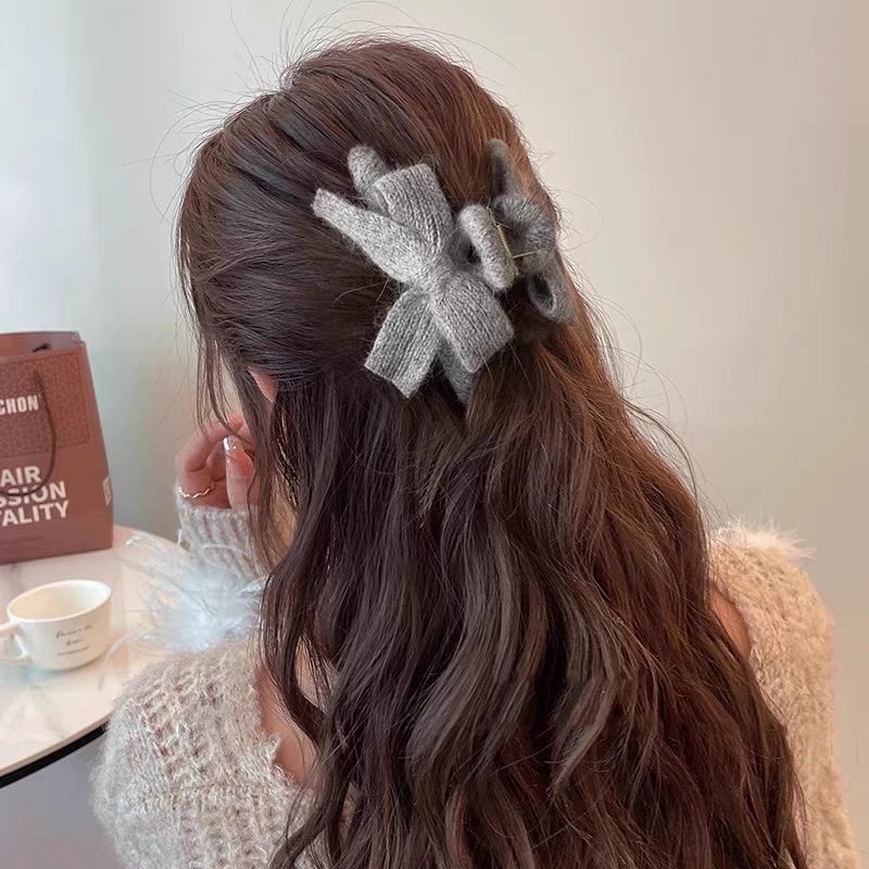 National Trend Series Autumn and Winter bow clip Women 2024 New High-end plush hair clip back head updo shark clip hair accessory Creative jewelry hair accessory detail image 7