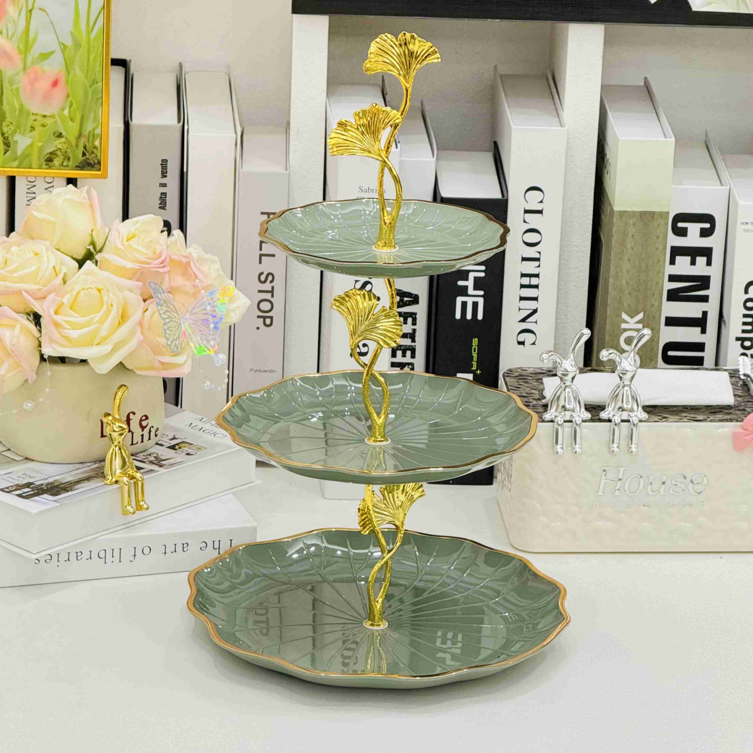 The 2024 new trendy high-end fruit platter for the living room, featuring simple, elegant, creative and well-organized candies. It's a dried fruit platter for the living room, coffee table, 19 party, front desk, hotel snacks, sunflower seed and fruit platter, flower tea, dried fruit and snack plate details Picture