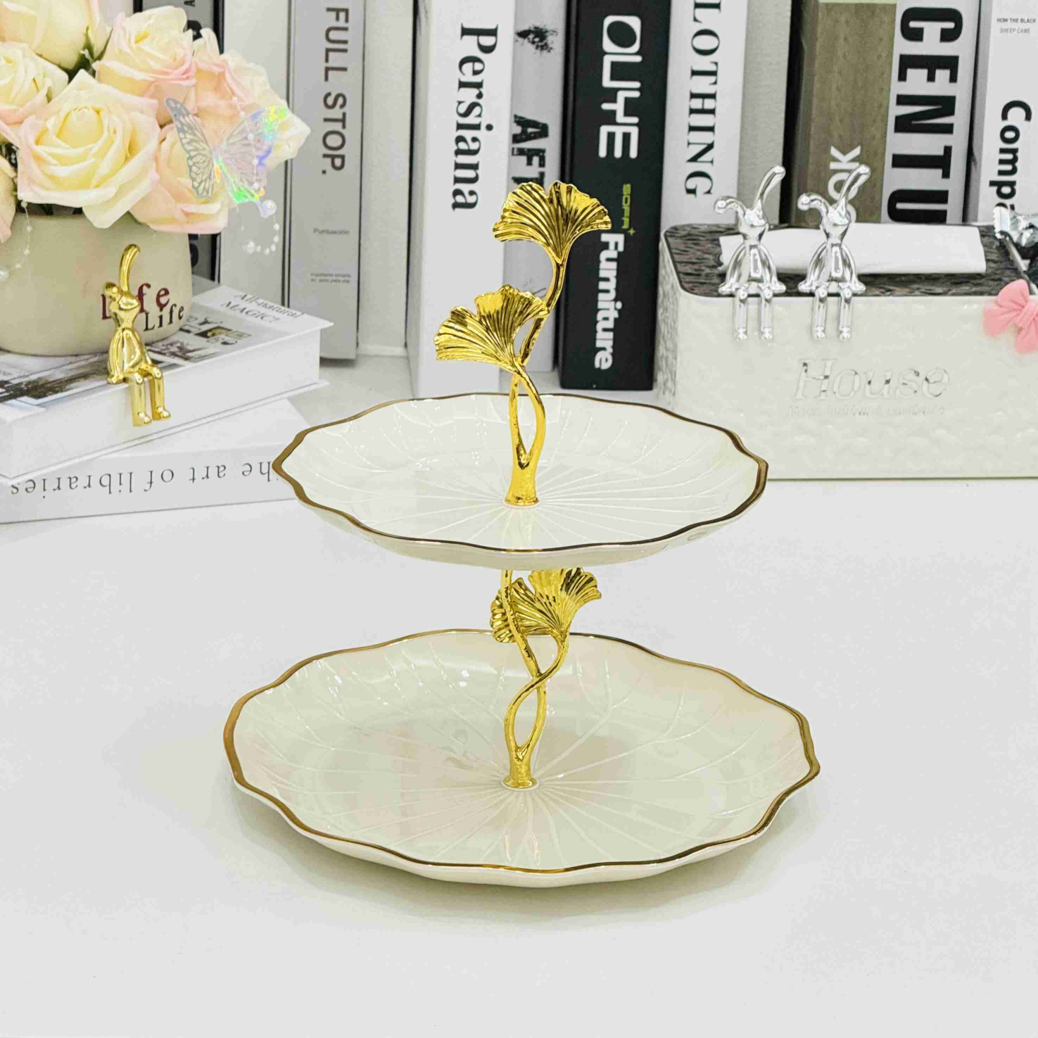 The 2024 new trendy high-end fruit platter for the living room, featuring simple, elegant, creative and well-organized candies. It's a dried fruit platter for the living room, coffee table, 19 party, front desk, hotel snacks, sunflower seed and fruit platter, flower tea, dried fruit and snack plate