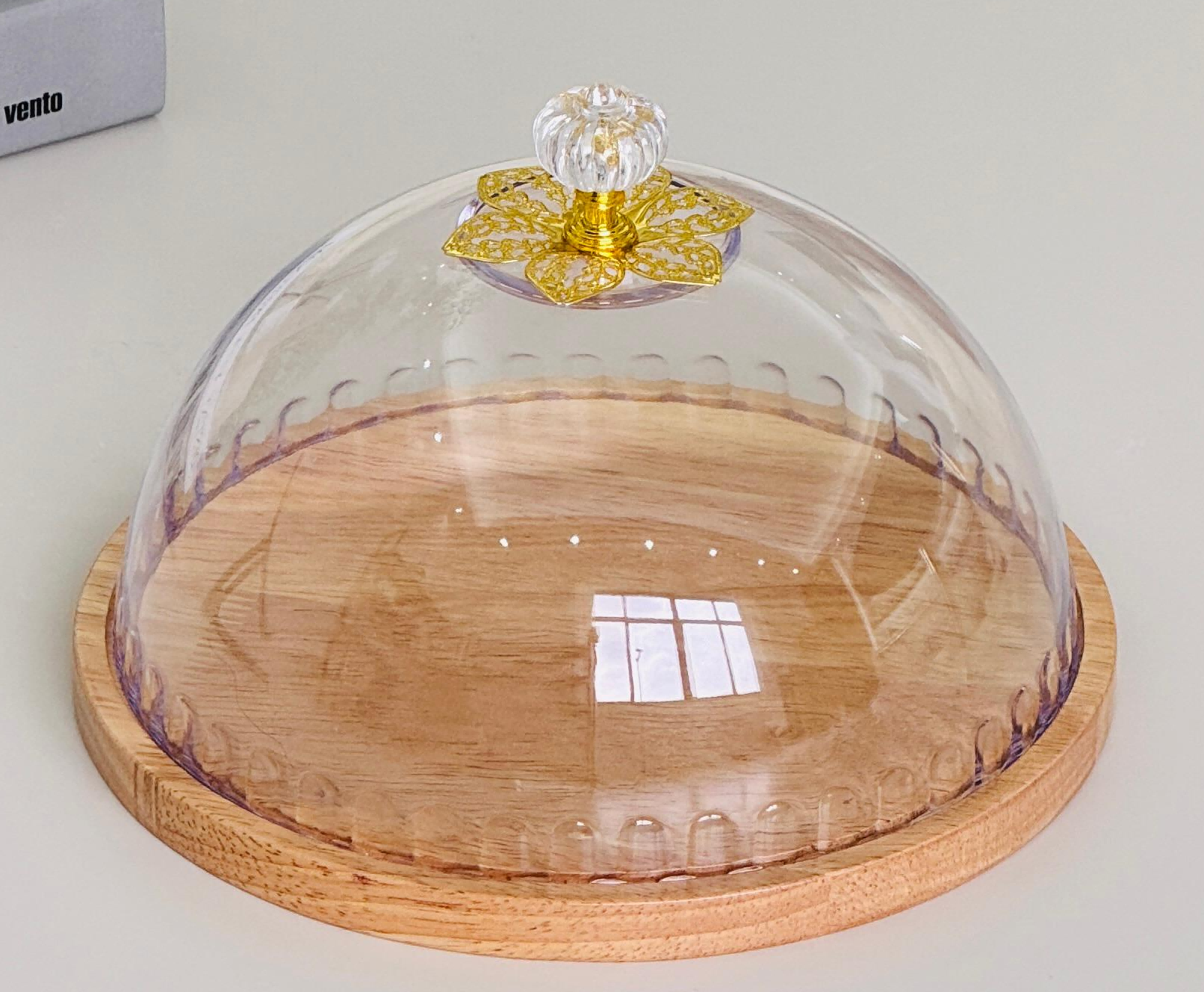Bamboo and wood Order 5 snack, fruit and cake plates, practical home use, dust-proof transparent cover, dessert tray, wooden products, fruit store place tasting plate with cover, fruit bamboo and wood display plate, cake and pastry tray with transparent PC round dust-proof cover Application Scenario