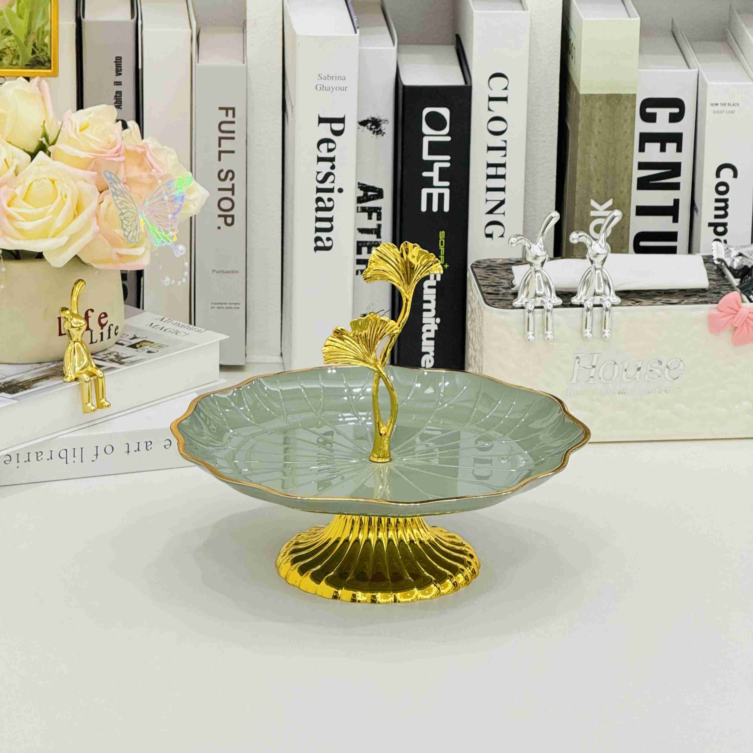 The 2024 new trendy high-end fruit platter for the living room, featuring simple, elegant, creative, and well-organized candies. It's a dried fruit platter for the living room, coffee table, green and silver gathering, front desk, hotel snacks, sunflower seed and fruit platter, flower tea, dried fruit and snack plates Item Picture