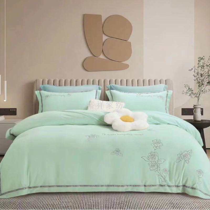 Winter milk velvet embroidered four-piece quilt cover with velvet anti-static bed sheet and bed hat style four-piece set 220*240 Application Scenario