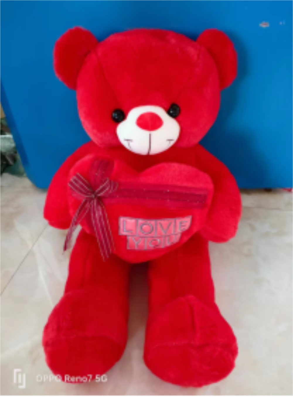 A variety of red heart-hugging bears in the vertical version Application Scenario