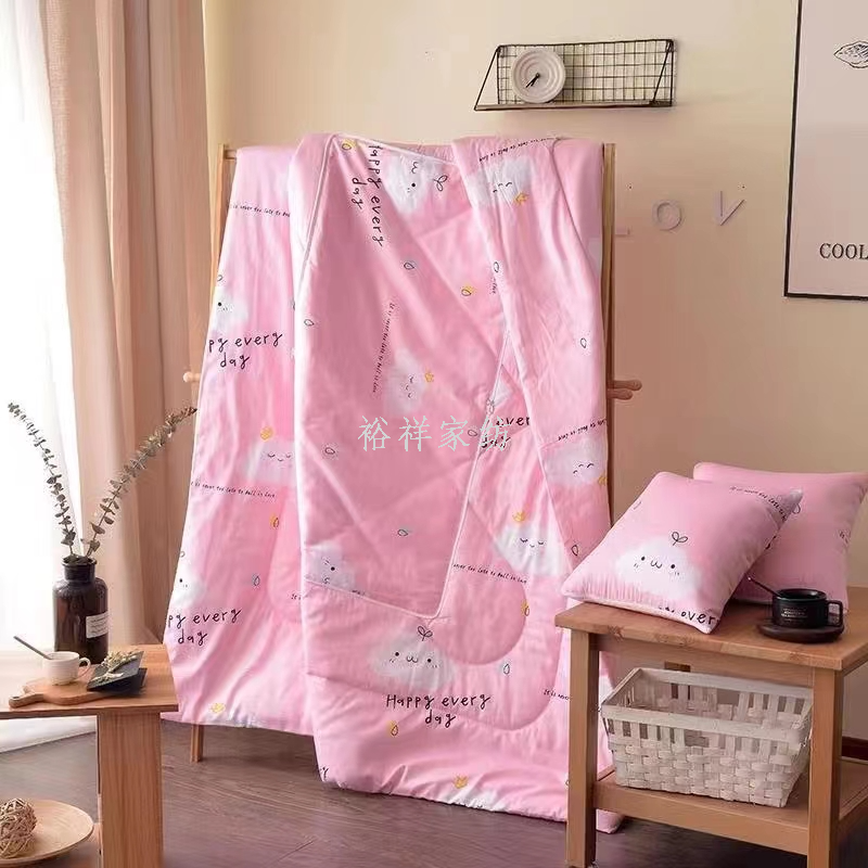 The pillow and quilt are used as gifts. The two-in-one sofa cushion, office midday rest quilt, car lumbar support Application Scenario