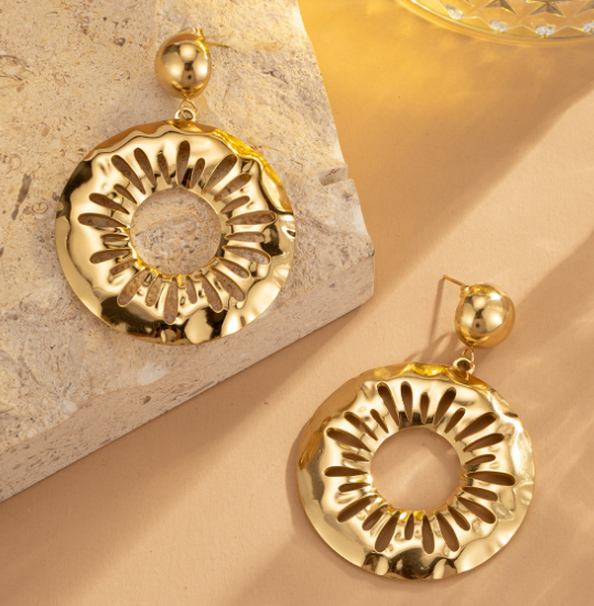 跨境专供夸张耳环高级感金色不锈钢圆形镂空耳环法式复古厂家直销详情图3