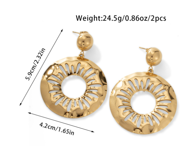 跨境专供夸张耳环高级感金色不锈钢圆形镂空耳环法式复古厂家直销白底实物图