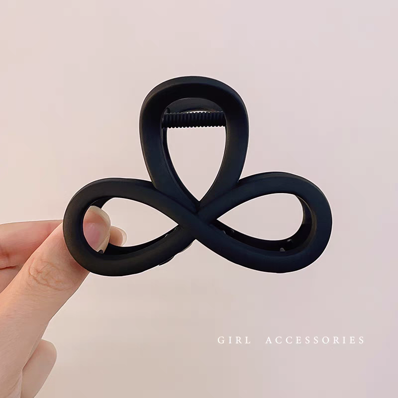 High-end hairpin for women 2024 new style, small volume, medium size, semi-tied hairpin, shark clip headwear Application Scenario