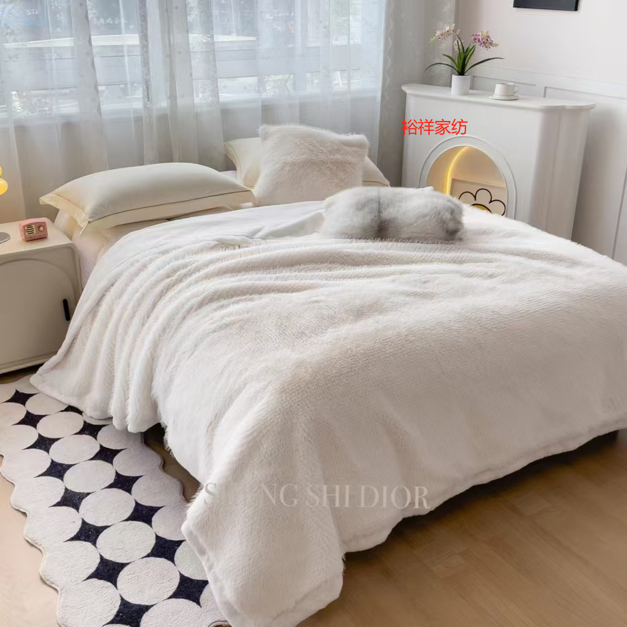 A long, fluffy, gentle and fresh blanket details Picture