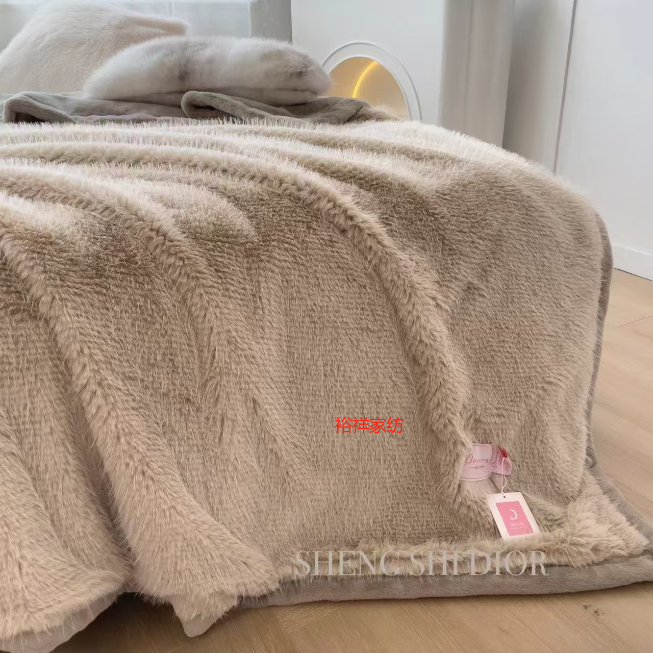 A long, fluffy, gentle and fresh blanket Specification image