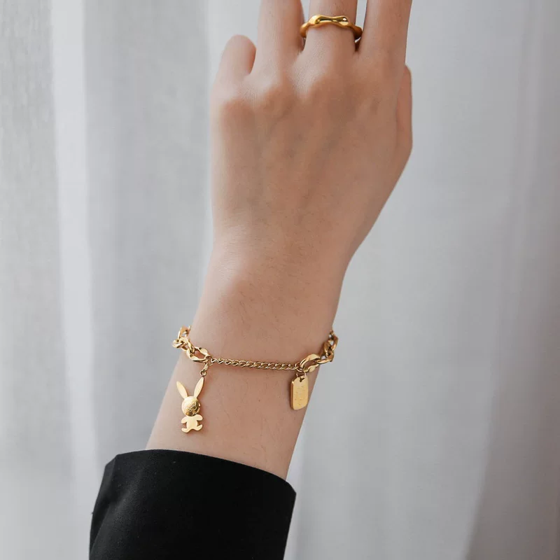 高档手饰品 精致手镯 时尚女士首饰款式多样新款上市梦菲妮钛钢手链详情图3