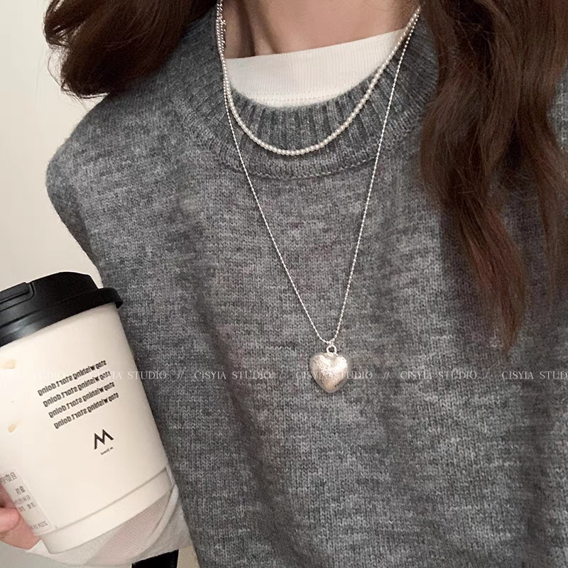 银色拉丝爱心吊坠项链女2024新款爆款轻奢小众高级长款毛衣链配饰产品图