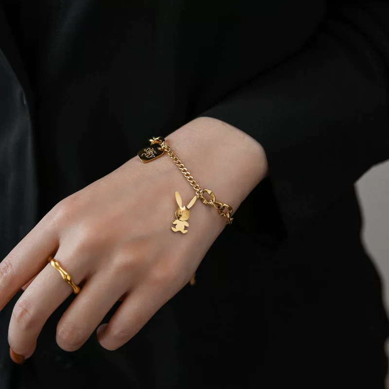 高档手饰品 精致手镯 时尚女士首饰款式多样新款上市梦菲妮钛钢手链详情图2