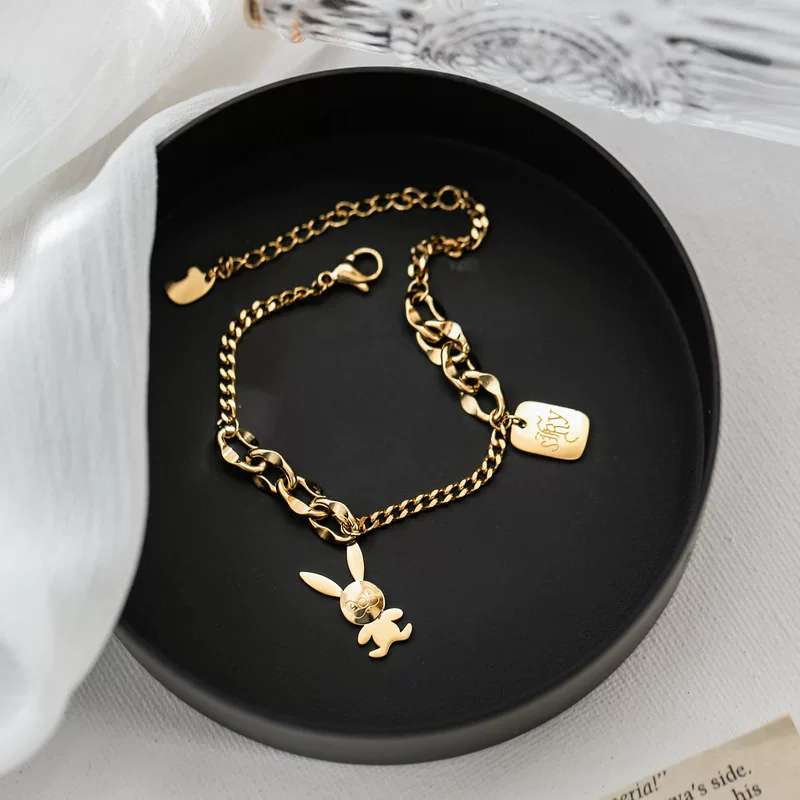 高档手饰品 精致手镯 时尚女士首饰款式多样新款上市梦菲妮钛钢手链