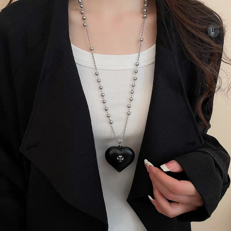 黑色爱心吊坠长款毛衣链大气高档轻奢高级感珍珠十字架项链配饰女欧美珍珠项链