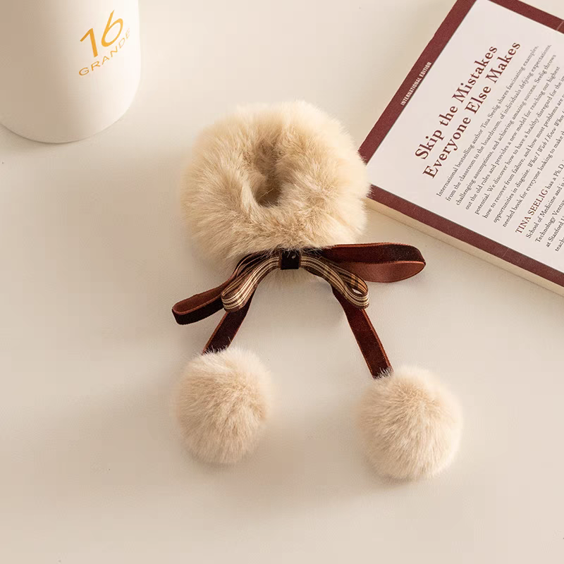 The new Japanese autumn and winter style coffee-colored plush hair band, elegant and fairy-like fur ball bow headwear, and bun hair tie Item Picture