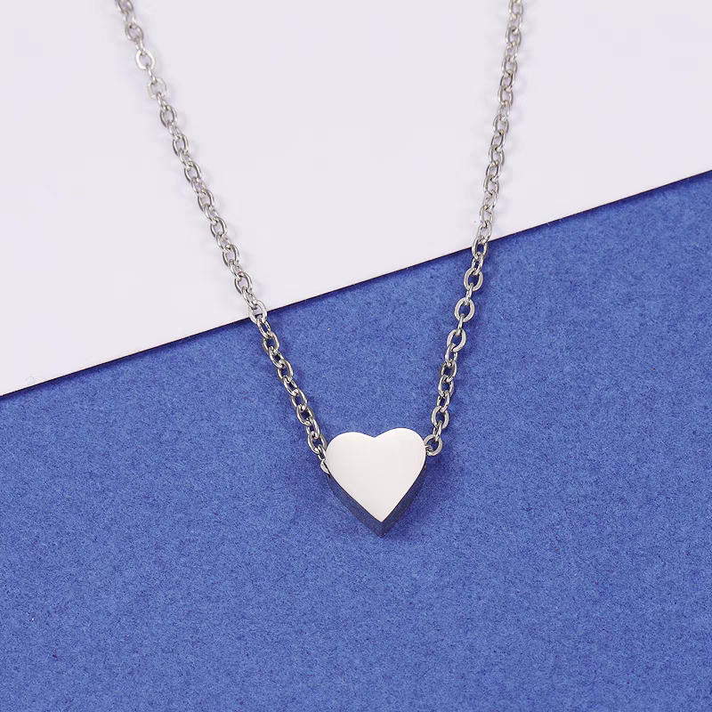 2023 New heart-shaped short collarbone chain necklace, stainless steel mirror polished heart pendant necklace, European and American style detail image 2