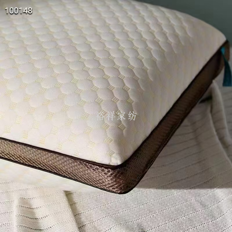 The pillow core protects the cervical vertebrae and helps sleep. It is specially designed for home and hotel use and is a single person's whole head Application Scenario