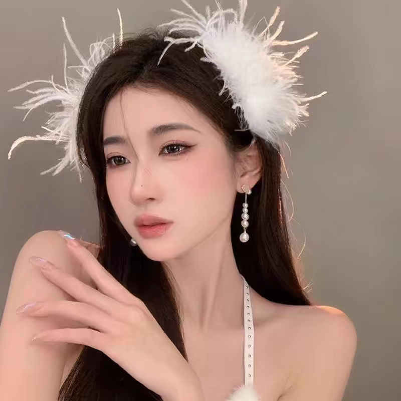 Super fairy ostrich feather hair clip, white headwear, the same style as the Internet celebrity side clip hair clip, fairy hair accessory, plush autumn and winter hair accessory detail image 3