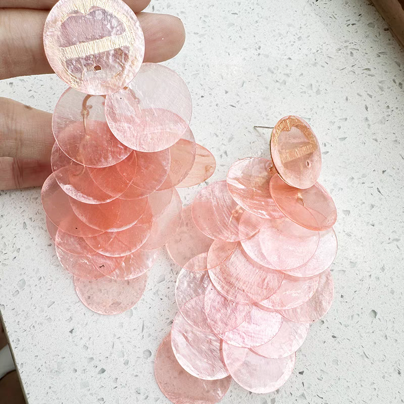 耳环饰品店 玻璃耳饰 时尚耳夹 独特设计 精致耳环 高品质饰品