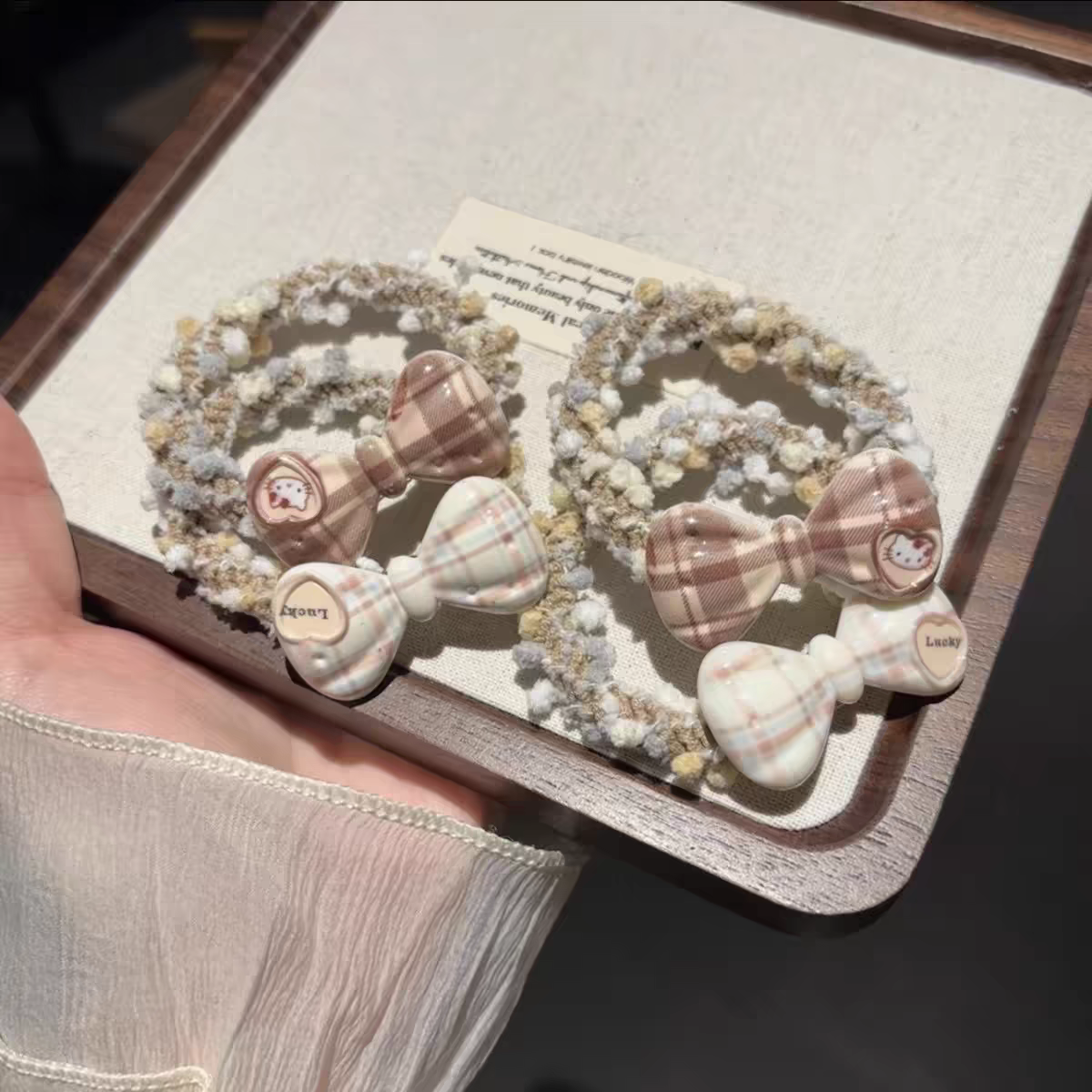 Diamond hair ties, hair accessories, hair ties, ladies' hair accessories, elegant rubber bands for tying hair, hair ties, hair accessories, creating trendy looks, hair accessories, diamond hair ties, rubber bands for tying hair Specification image