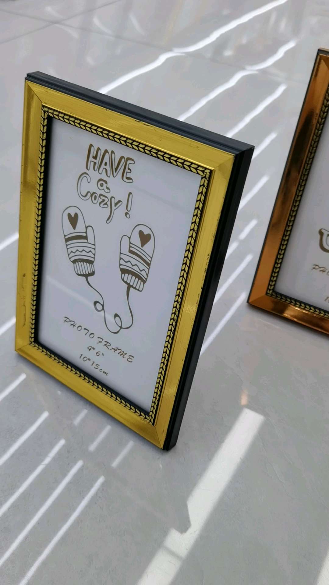 家饰装饰框架 高档金属质感相框摆台 金属质感画框 美观耐用 简约贵气相框画框二合一 艺术品展示优选 家居相框摆台详情图4