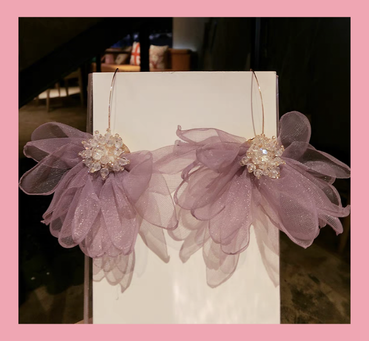 新款水晶花朵耳钉时尚流行夸张个性甜美长款耳坠亮闪闪沙滩 佩戴细节图