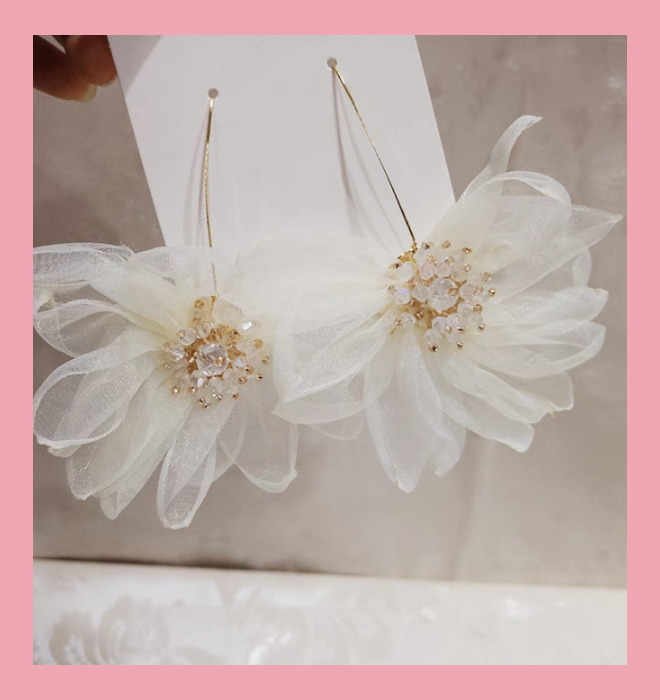 新款水晶花朵耳钉时尚流行夸张个性甜美长款耳坠亮闪闪沙滩 佩戴详情图5