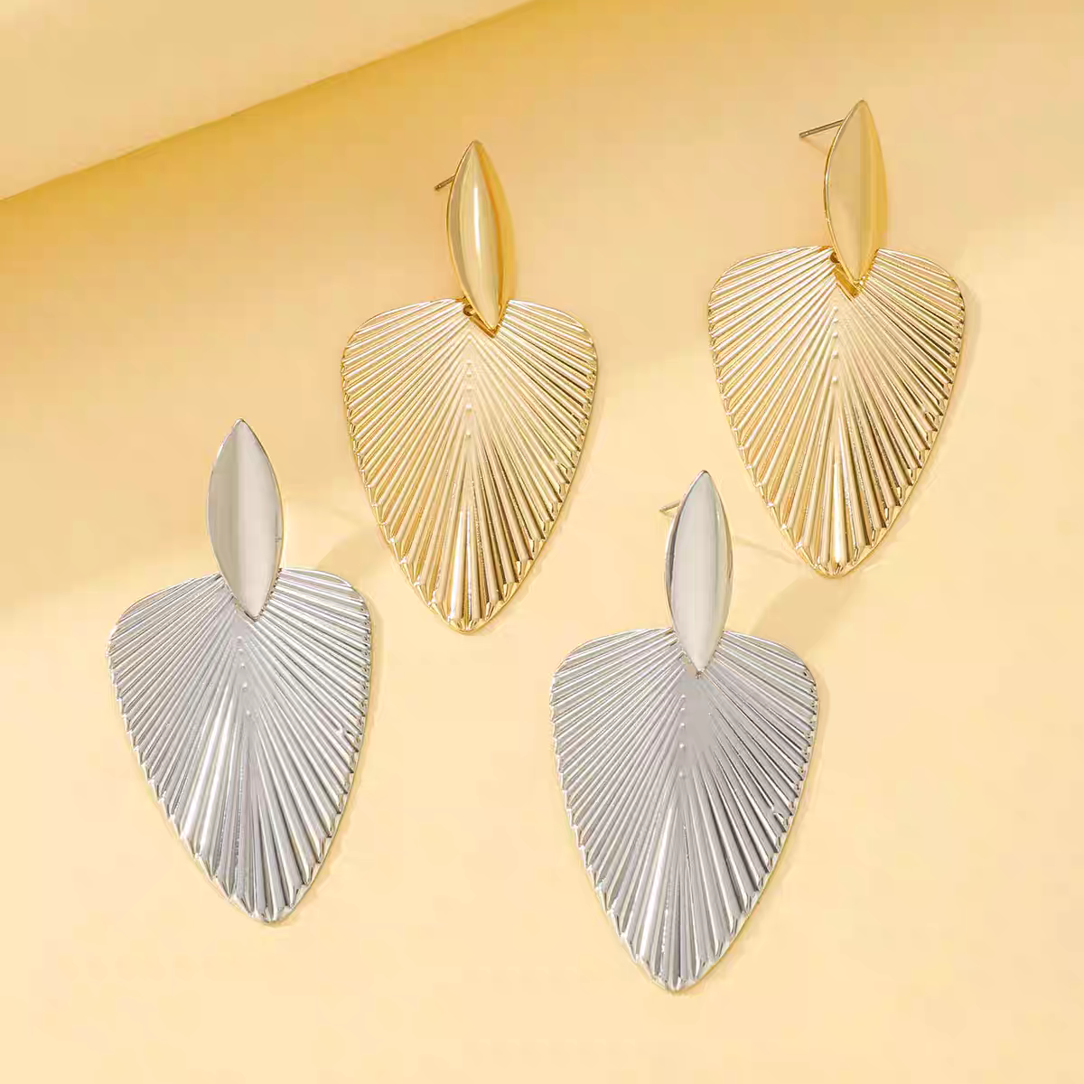 Estilo largo europeo y americano borlas cuchillas aretes temperamento aretes de metal exagerado retro barroco fanón textura diseño sentido atmósfera moda auriculares
