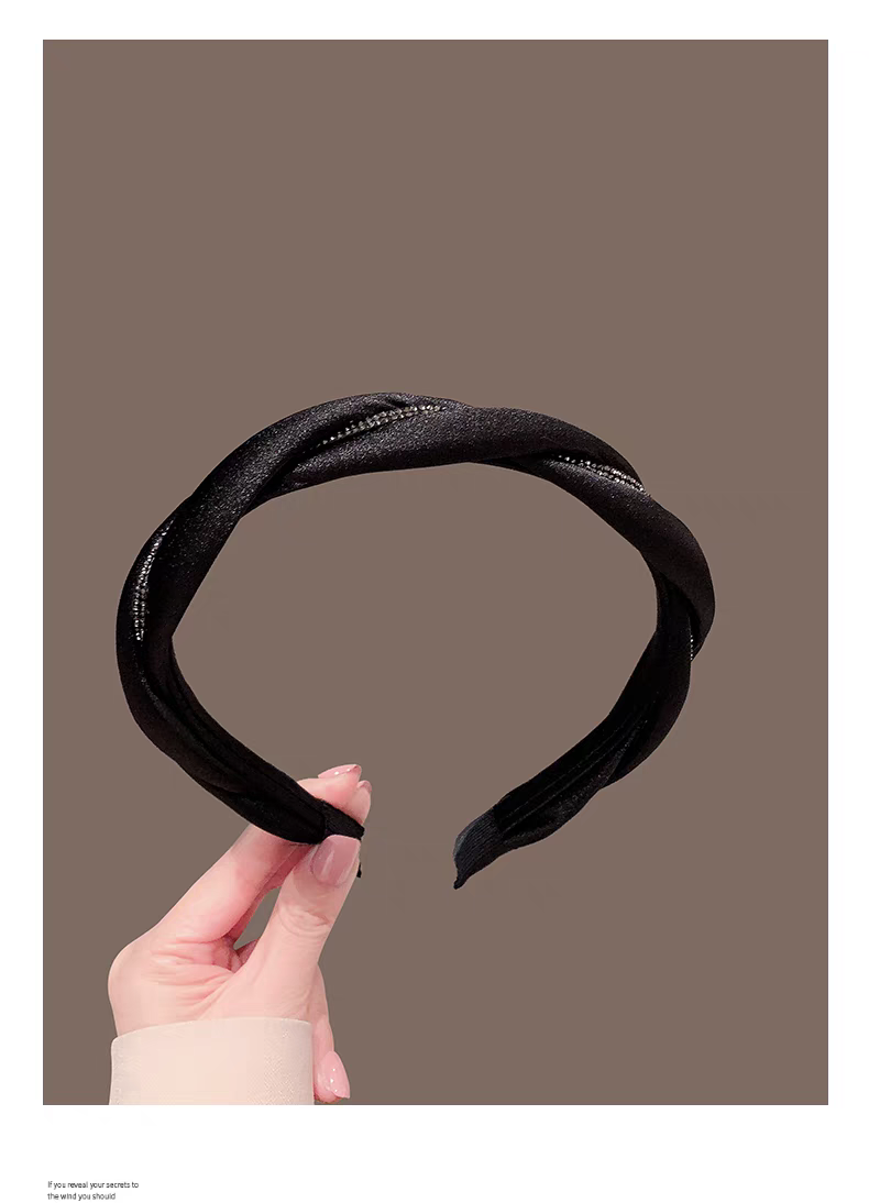 Black knotted hairband for women, versatile for going out. Twisted water diamond headband made of fabric, simple and elegant, fashionable hairpin headwear detail image 7