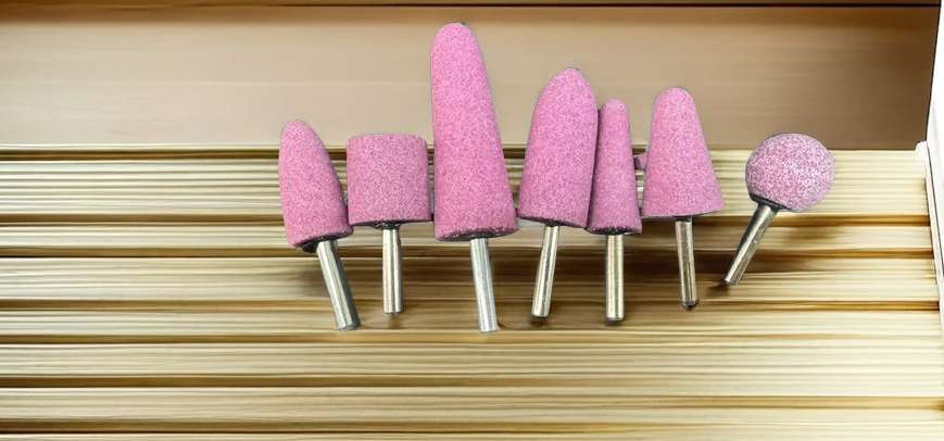 The high-precision wear-resistant electric grinding head set is suitable for various diamond grinding heads of electric grinding machines and grinding and polishing tools