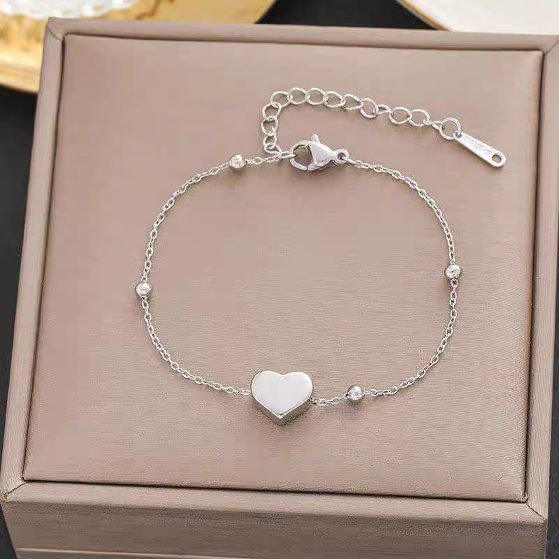 New titanium steel bracelets from Japan and South Korea are fashionable and unique accessories for girls. Stainless steel bracelets are versatile and won't fade. Stainless steel bracelets details Picture