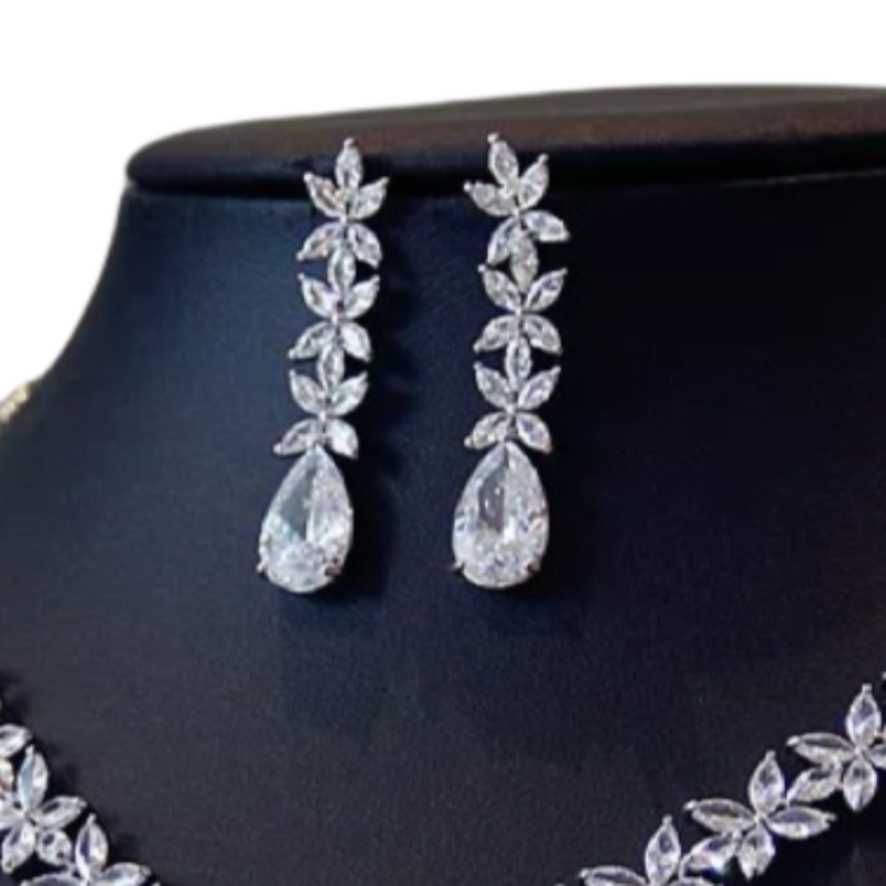Micro-inlaid zircon necklace set, Zircon necklace jewelry set, jewelry and accessories, [Minimalist Style jewelry set] Two-piece necklace and earrings set, elegant layering combination, daily commuting and date accessories, light luxury and niche design Specification image