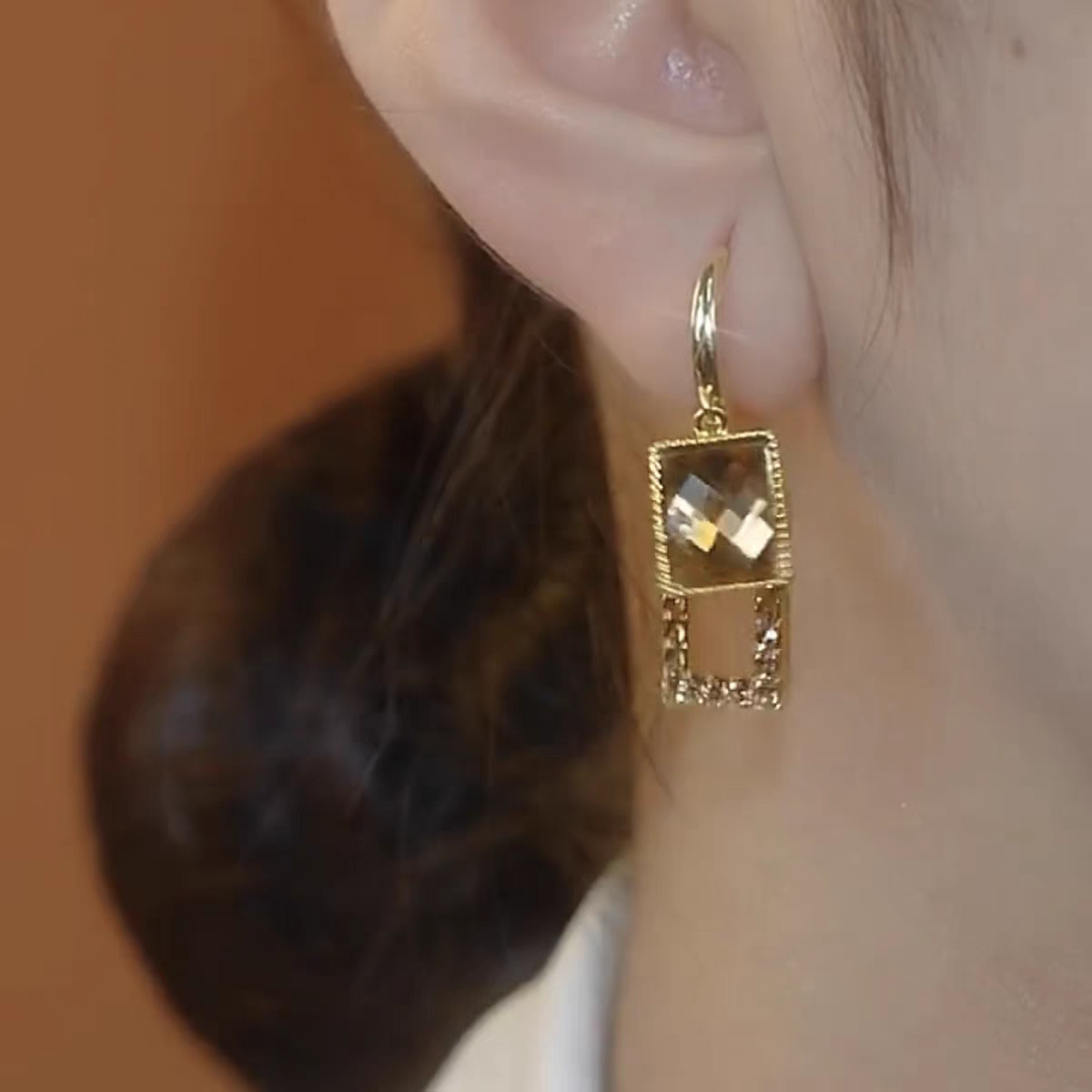 Niche design sense, high-end 2024 new style, fashionable and elegant, exaggerated tassel earrings for socialites, unique and stylish earrings 121 Application Scenario
