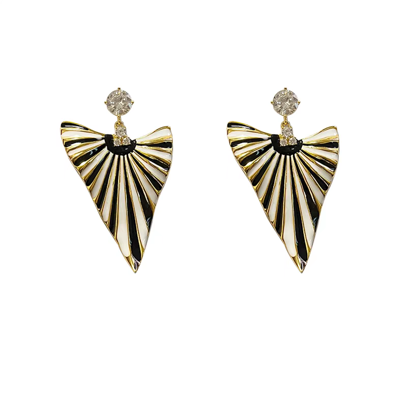 "Elegant goddess!" European and American style fashionable, individualistic and light luxury color-blocking earrings, retro and niche design, elegant goddess! European and American style fashionable, individual, light luxury, color-blocking earrings, retro and niche design, high-end ear feel 122 details Picture