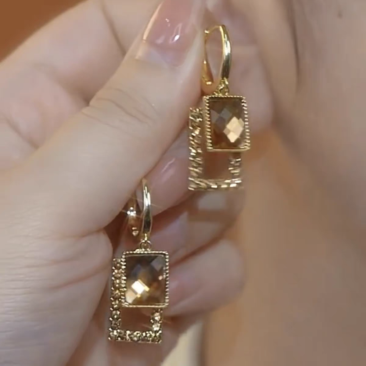 Niche design sense, high-end 2024 new style, fashionable and elegant, exaggerated tassel earrings for socialites, unique and stylish earrings 121 detail image 2