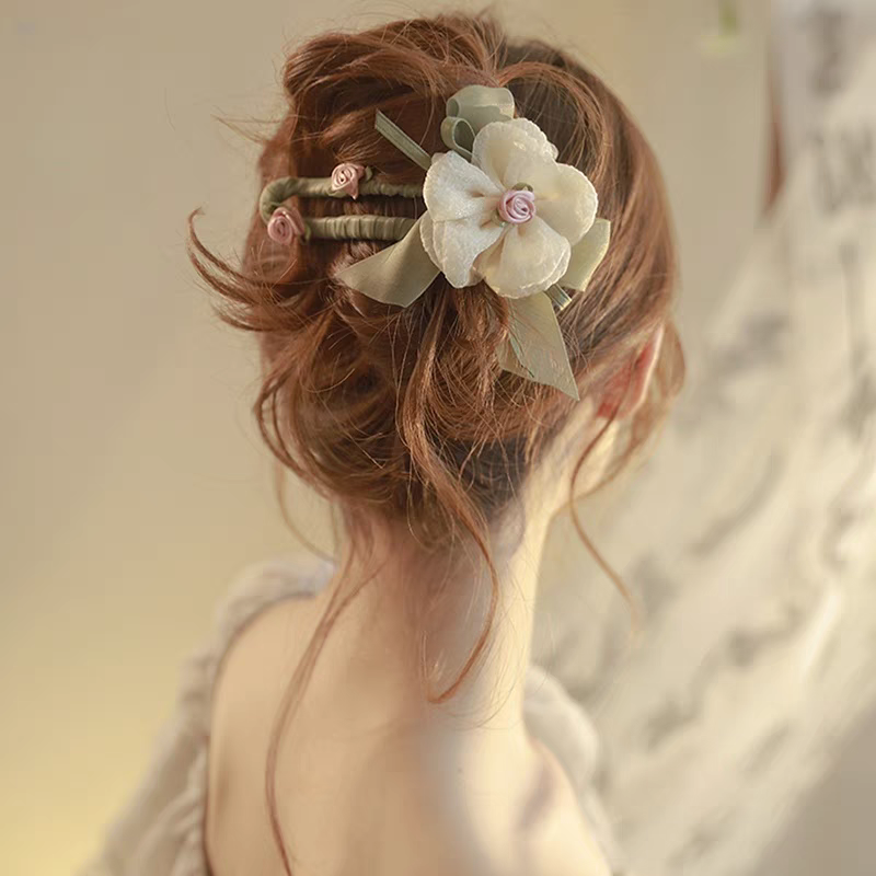 The 2024 new high-end hairpin for women from the national Trend series, featuring elegant flowers, is a super fairy-like duckbill hairpin at the back of the head. It is a niche hairpin detail image 9