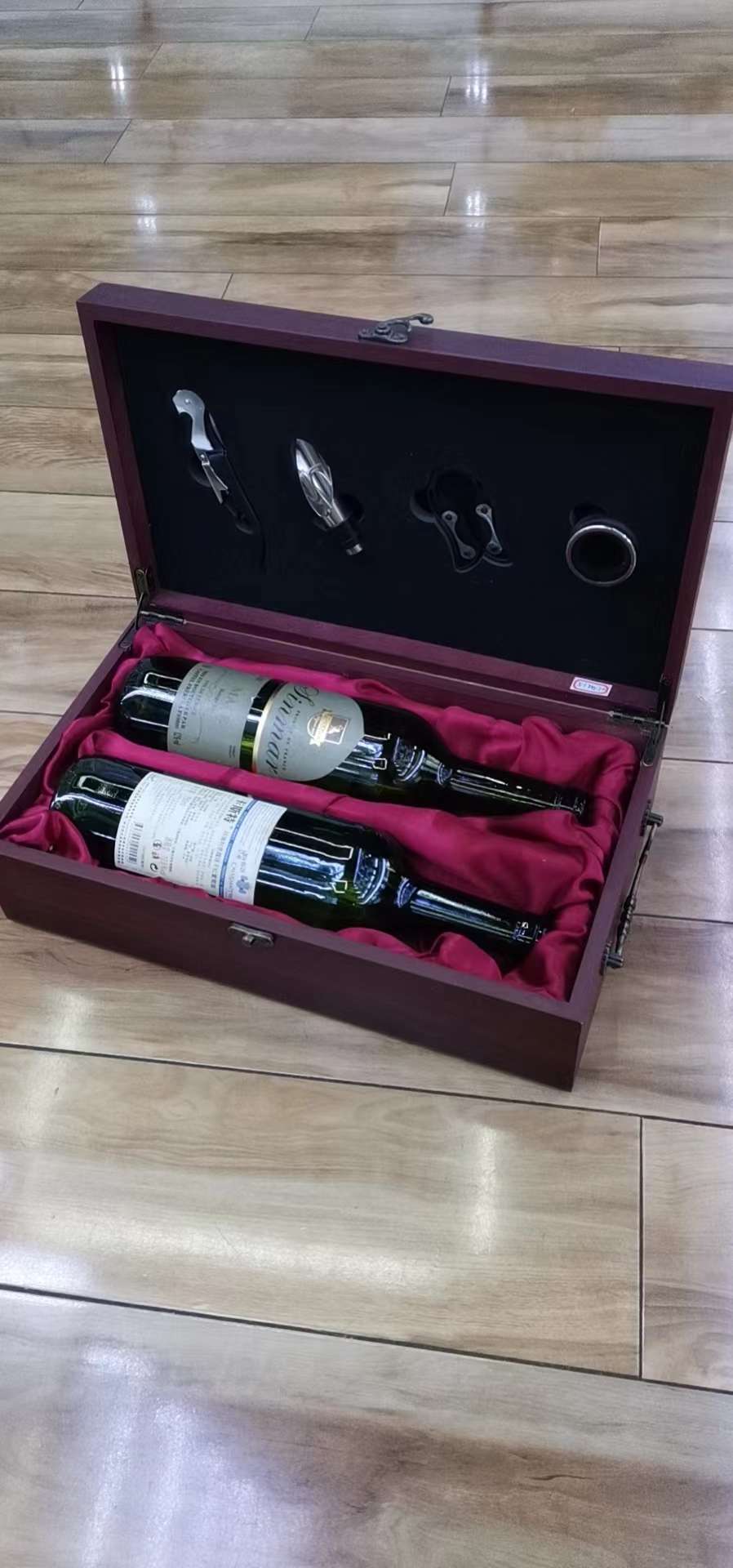 日用百货精选 酒具酒架红酒托工艺品 酒杯倒挂架设计 精致礼品店置物架 收纳整理好帮手