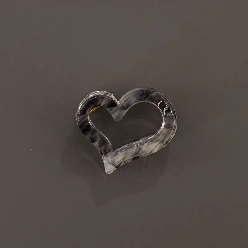 2025 New Spring high-end style, small volume, high-quality back hair clip, shark clip, a popular hair accessory for women detail image 5